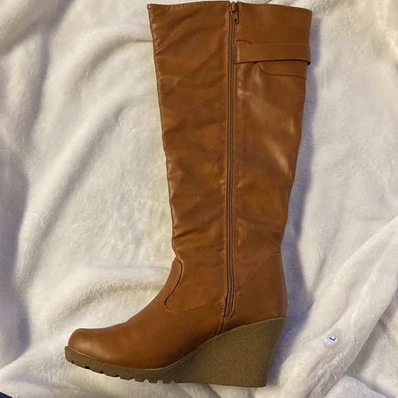 Boots - Picture 3 of 5